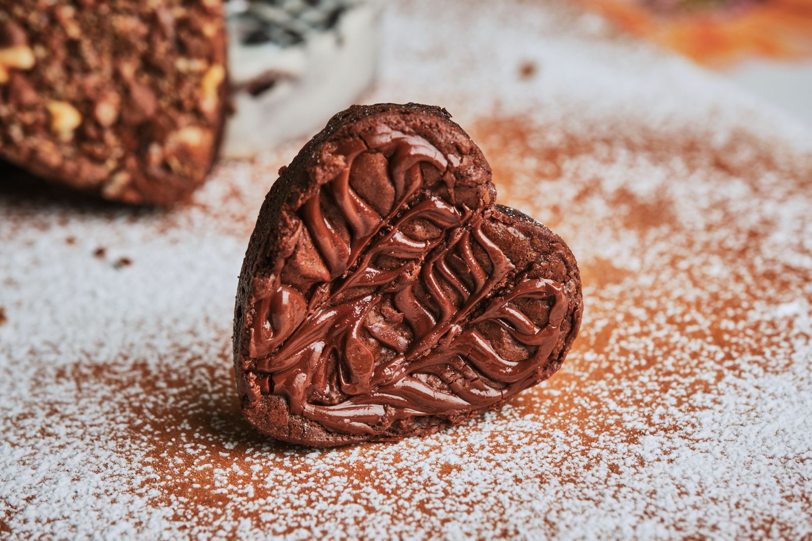 Brauni en forma de corazón con crema de avellana